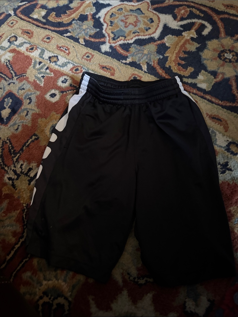 Boys Nike Elite Dri
Fit basketball Black Athletic Shorts with White Side Accents